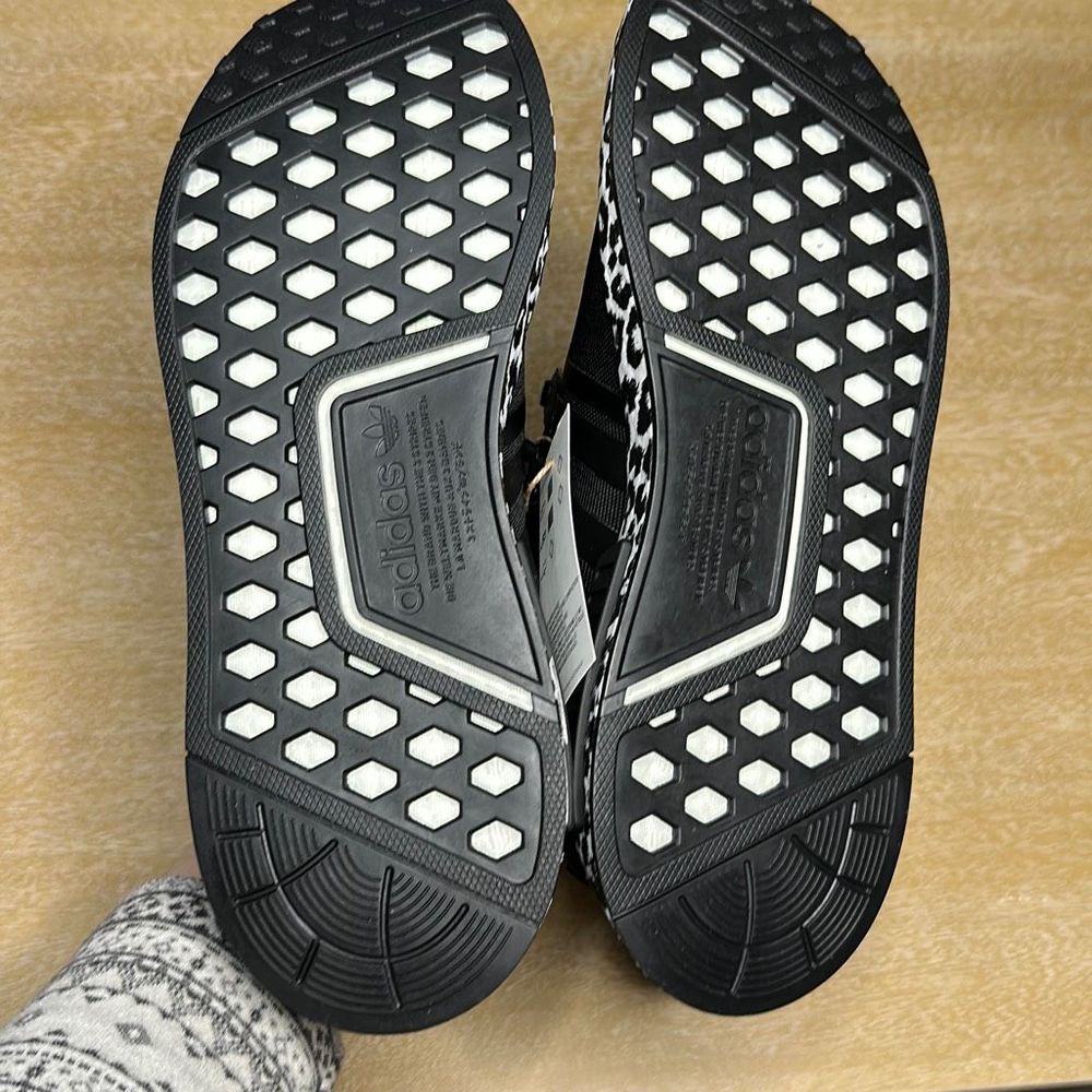 Adidas NMD R1 Leopard - Picture 10 of 12